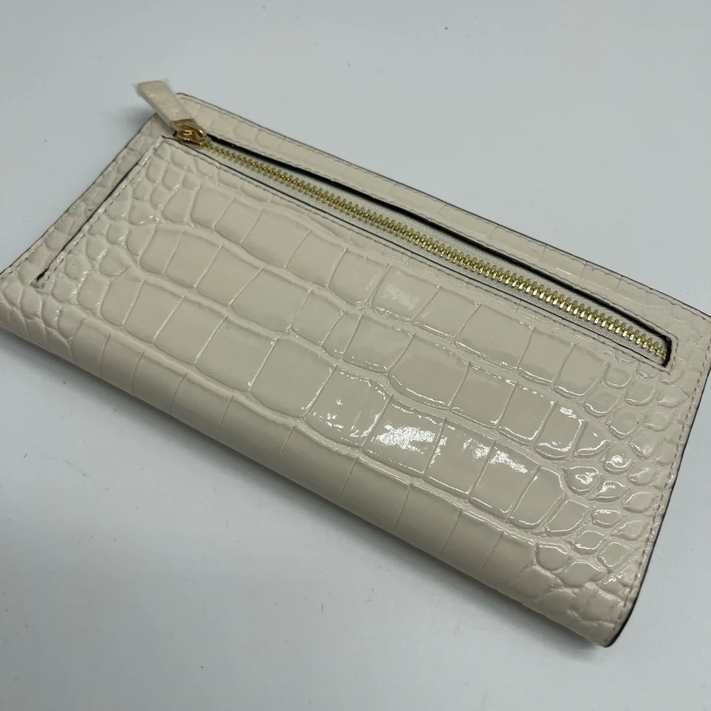 MICHAEL KORS Carson Large Crocodile Embossed Bifold Snap Wallet
Light Cream
NWT - Picture 4 of 16
